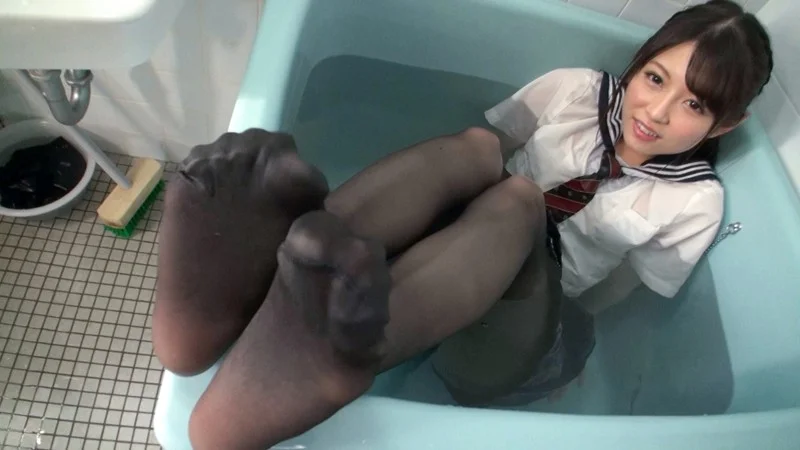 神パンスト あおいれな 人妻や母、働く制服OL等やらしい熟女の美脚を包んだ生ナマしいパンストを完全着衣でムレた足裏からつま先を味わい尽くす！…
